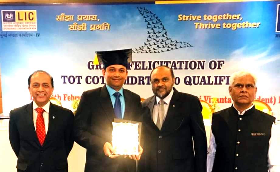 MDRT-2020 FELICITATION FROM MR. VIKAS RAO(ZM), MR. MURLIDHARAN(RM, MKTG), MR. CHATERJEE(SDM) & MR. DARJI(MM)