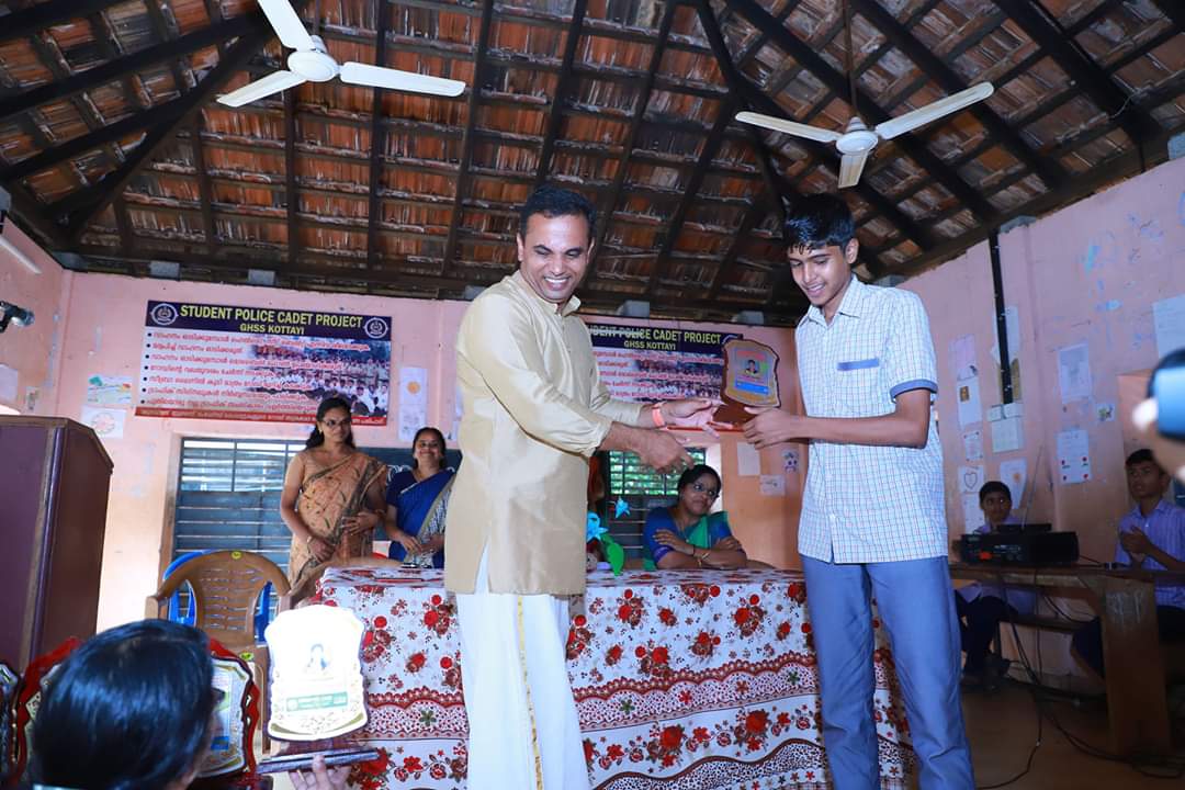 Handing  over the Trophy for Students