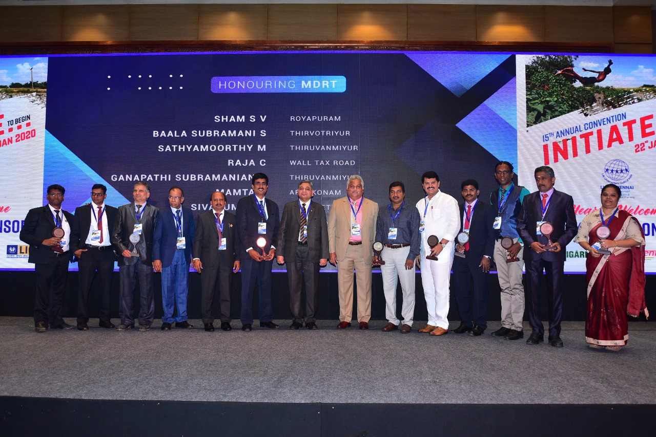 Receiving MDRT/USA qualified award from Mr. Mukesh Kumar Gupta MD - LIC of India with my colleagues