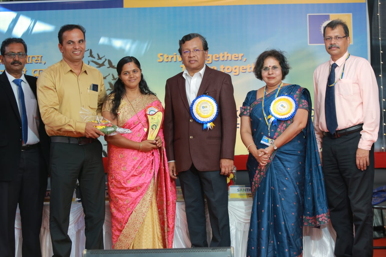 Received  an Award from Respected LIC M.D. SUSHEEL KUMAR Sir for MDRT Achievement  with other LIC officials