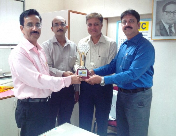 Achiever's Trophy by CM, Vashi Branch