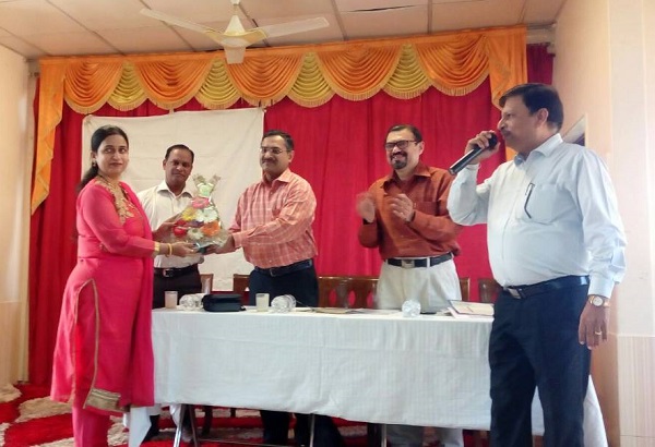 Honoring by SDM Thane Division at Branch Meeting in Feb 2016