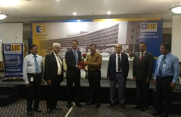 Honoring by The ZM Western Zone LIC of India with all dignatories of Thane Divisional office for good performance