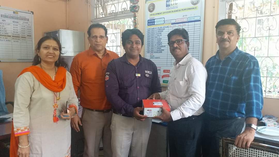 Honoring By Sr. Branch Maneger Syyed Sir ABM Sales Manager Assistance Manager Bagul Mam For Entry in Jeevan Shanti Club