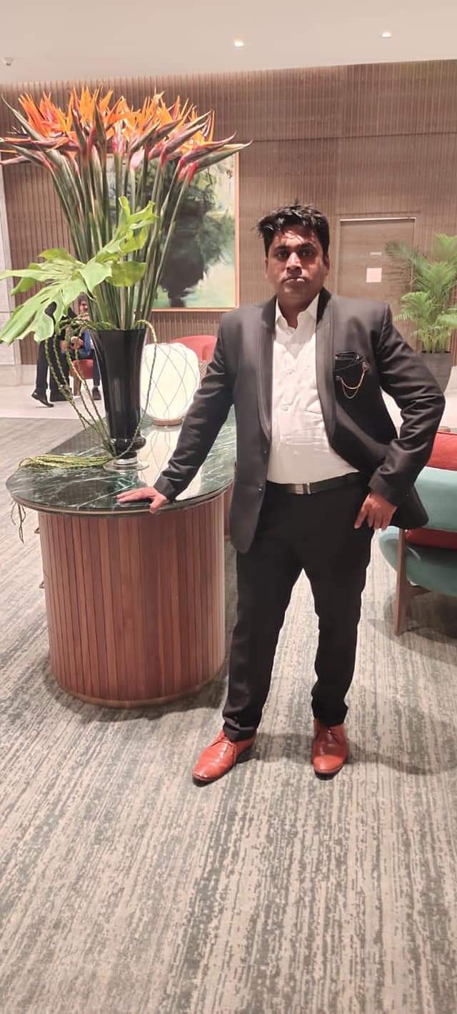 MDRT (USA) Felicitation Trophy from Senior Head of MDO 2 at Taj Vivanta