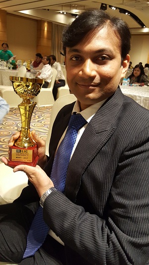 WITH MDRT(USA)-2017 TROPHY AT TAJ PRESIDENT, CUFFE PARADE, MUMBAI.