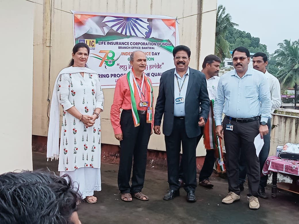 Felicitation on Independence Day at our LIC OFFICE, BANTWALA, by our Manager MR.SATEESHKUMAR