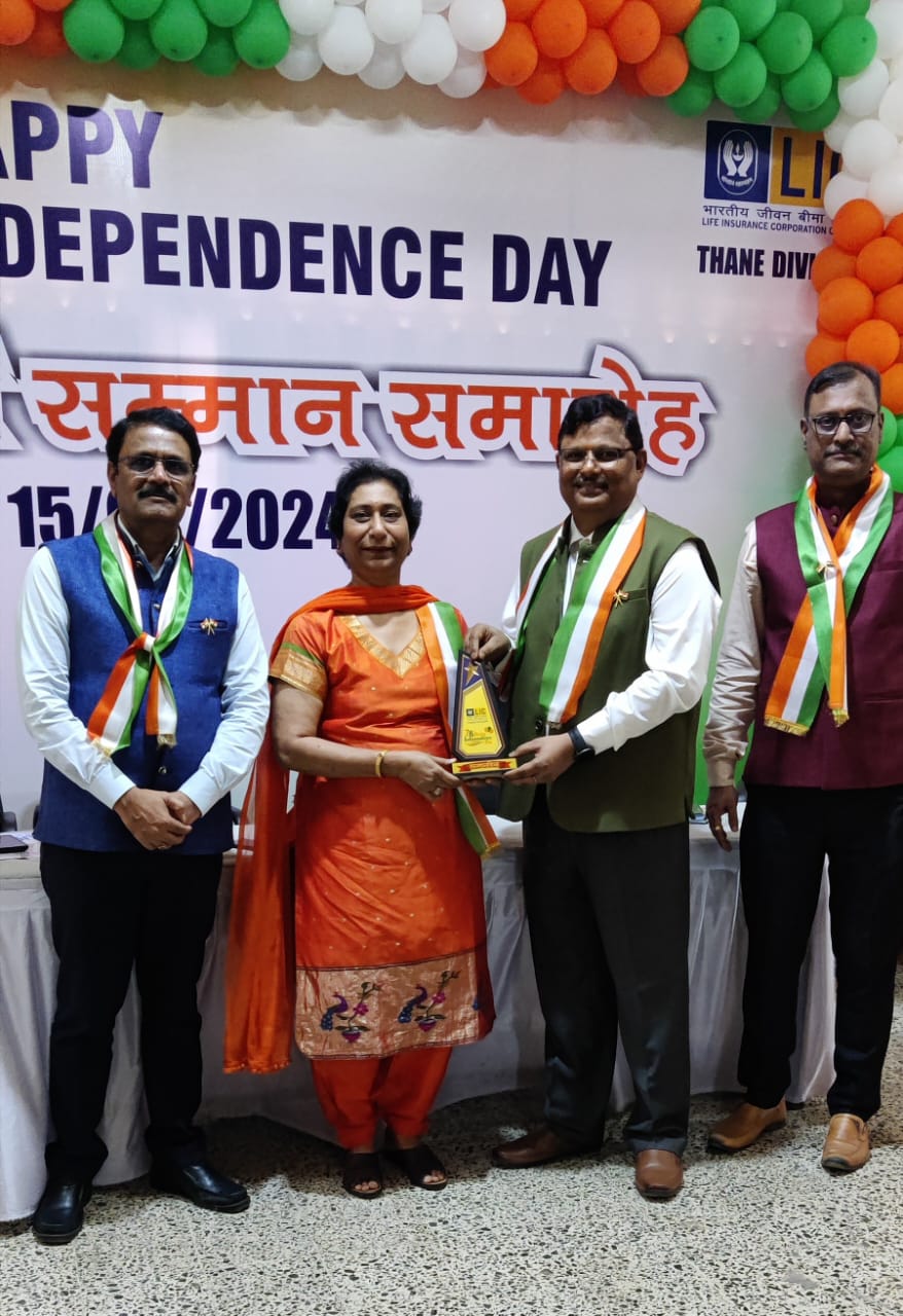 Falicitation on 78th Independence Day by SDM, MM at Thane Division LIC of India