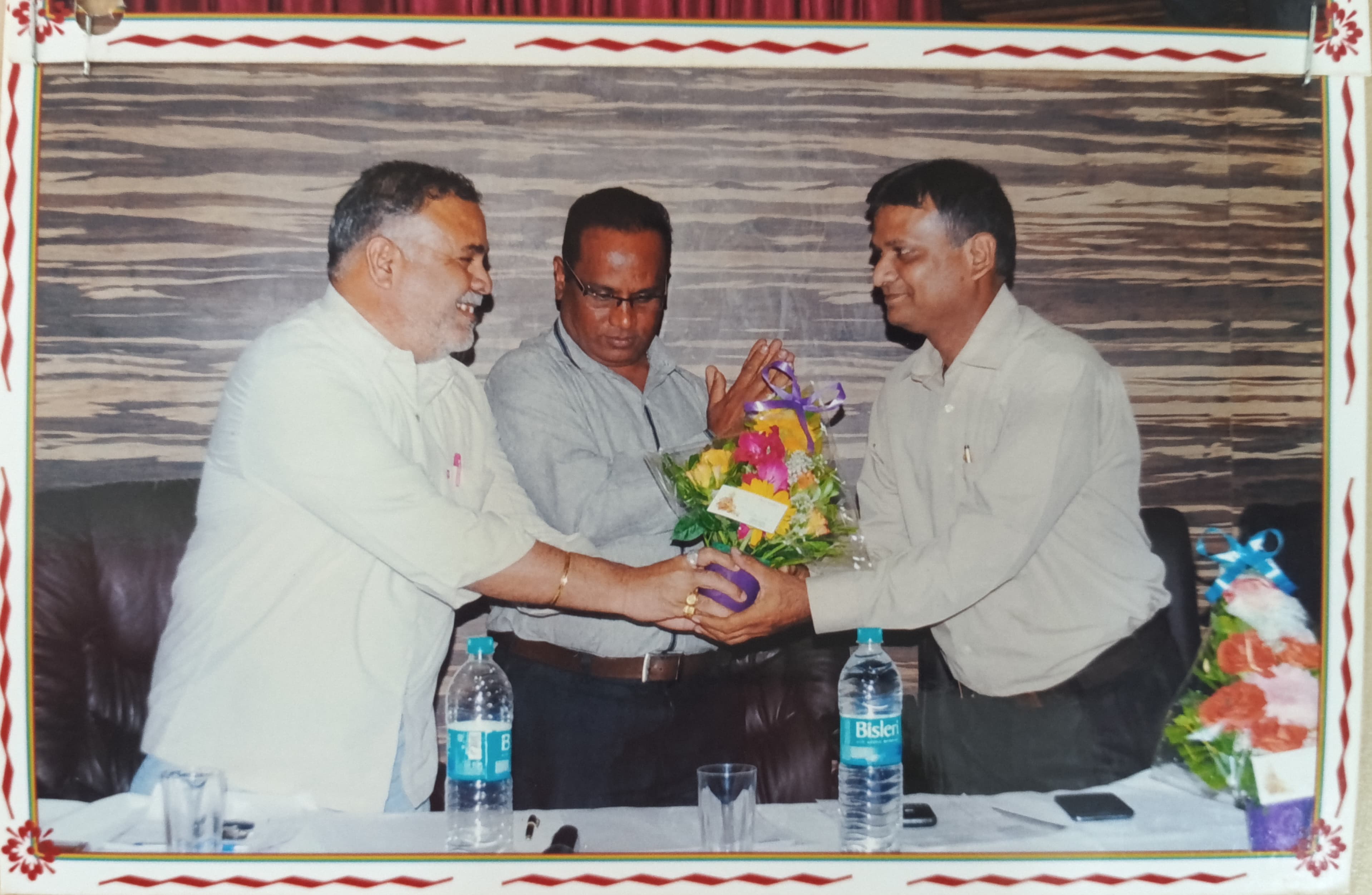 MDRT 2010 Felicitated by Branch Manager