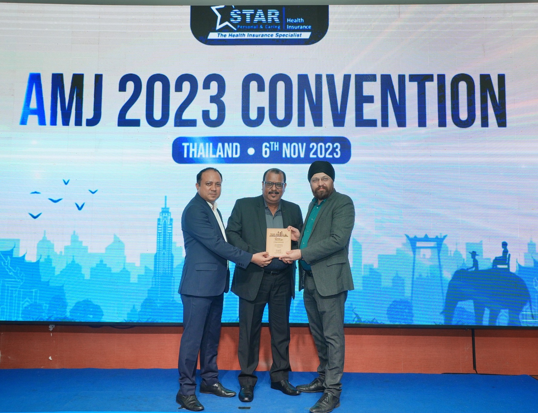 Receiving the award of Excellence at AMJ 2023 Convention in Thailand.
