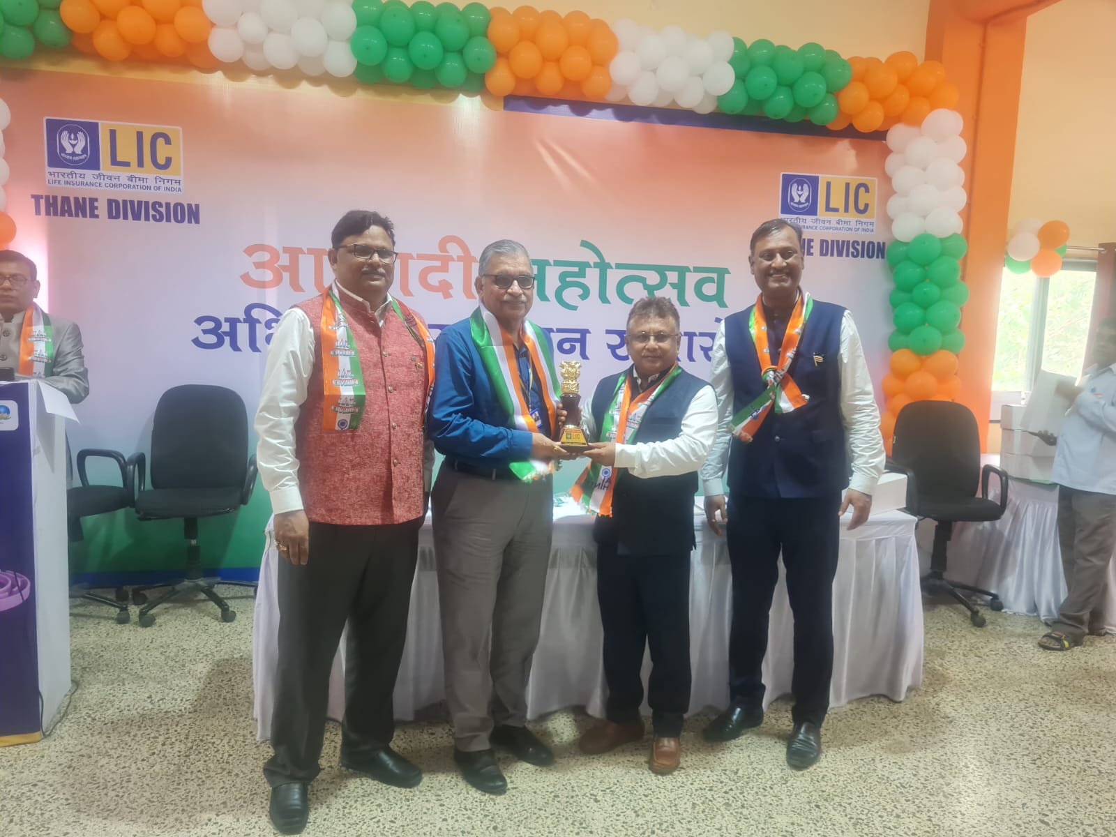 Receiving Azadi Mahautsav Trophy by SDM Shri Dutta Sir
