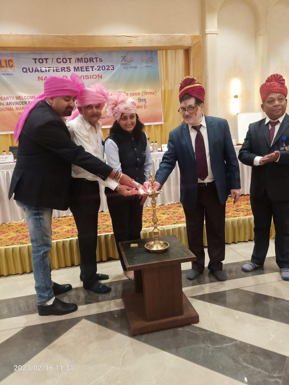 Opportunity of Lighting Lamp at MDRT 2023 Qualifier meet at Nadiad Div.