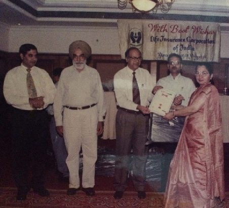 MDRT 2002 Award Felicitated by Shri. S.B.Mathur, Chairman of LIC of India