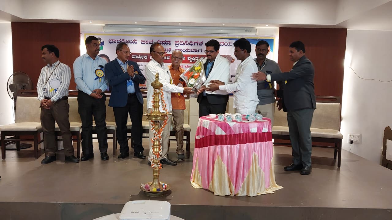 Mr. Sudheendra Adiga had the privilege of addressing the Top Advisors of Athani during the Annual General Body Meeting organized by LIAFI Athani–Raibag.