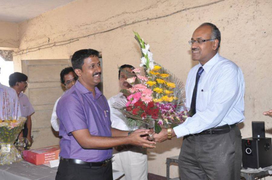 Felicitation by Sr. Divisional Manager of LIC Mr. RAVI KUMAR at branch during MDRT celebration of our unit