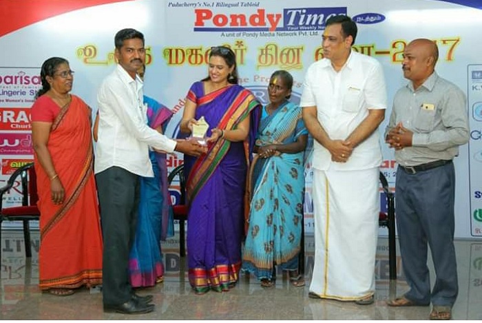 A moment at Pondy Times